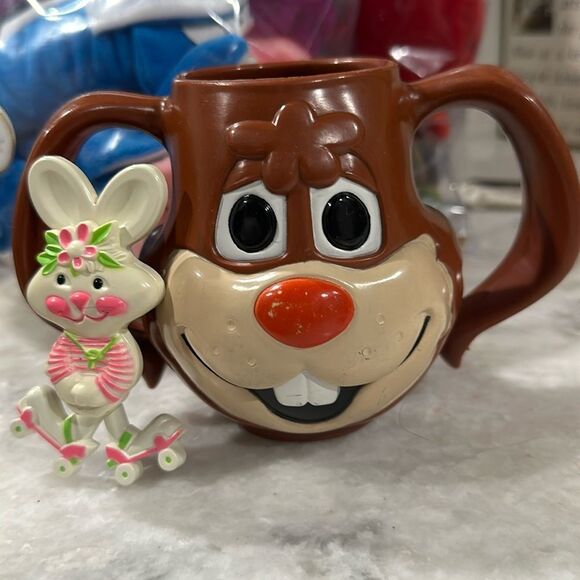 Avon Accessories - Nestle Mug With Avon 1970’s articulated Bunny Brooch Vintage